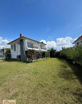 Avm Bölgesinde Satılık 4+1 Villa