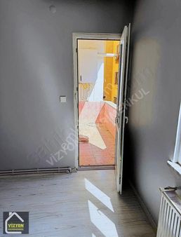 Esenyalı Mh İstiklal Caddesi Postane Yanında Kiralık Daire