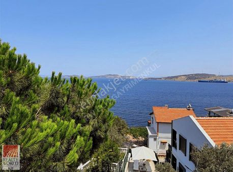 Yenifoça'da Deniz Manzaralı 2+1 Dublex Müstakil Ev