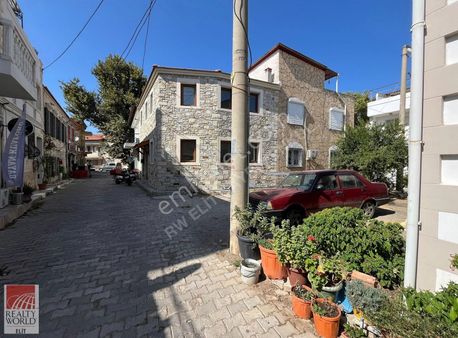 Yenifoça Merkez De Marinaya 250 Mt Mesafede 72 M2 İmarlı Arsa