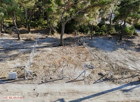 Üç Elmastan Yeniköy Yolu Üzeri 250 M²tapulu Rüya Gibi Bir Bahçe