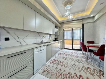 Karacaahmette Masrafsız Geniş Balkon Geniş Mutfak 2+1 Ultralüx