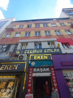 Sivas Yıldız Gayrimenkul'den Atatürk Cad. Millet İş Hanın'da 1+1 Kiralık Ofis !