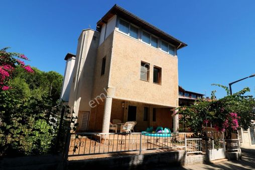 Didim Altınkum Mahallesi Martı Sitesinde Satılık 4+1 Villa