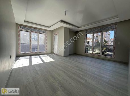 Ferah Mahallesinde Merkezi Konumda Muhteşem 4+1 Geniş Dublex