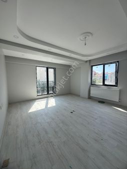 Havuzlarda Lüx Ebeweyn Banyolu 3+1 Daire