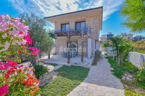 İzmir Mordoğanda Satılık 4+1 Havuzlu Tek Müstakil Villa