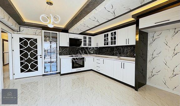 Güneş Emlak Yenikent'te Köşe Başı Önü Açık Ful Yapılı Daire