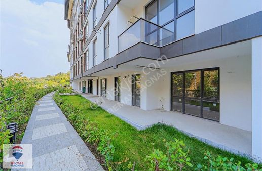 Çengelköy Prestij Sitesinde Balkonlu Köşe 2+1 95m² Kiralık Daire