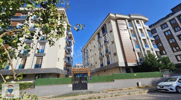 Çekmeköy Alemdağ Hanem Sitesinde Satılık 3+1 Dubleks Daire