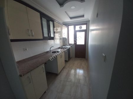 Esemlaktan Metronun Karşısında 2+1 A