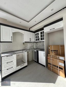 Zeki Emlak'tan Muradiye'de Yerden Isıtmalı 1+1 Ara Kat Daire