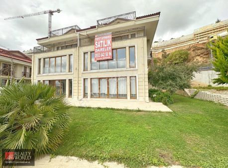 *realty World* Sarıyer Maden'de Geniş Bahçeli Satılık 3+1 Daire