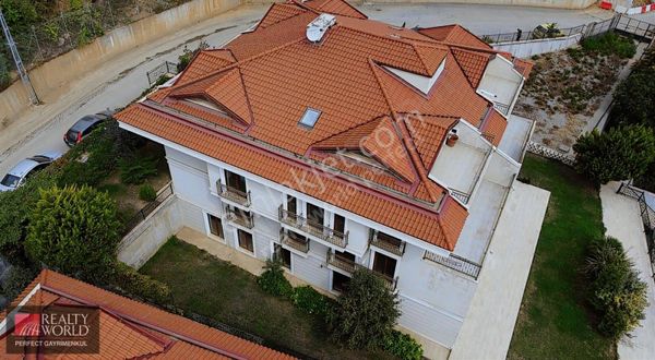 *realty World*sarıyer Maden'de Bahçeli Ara Kat Satılık 3+1 Daire