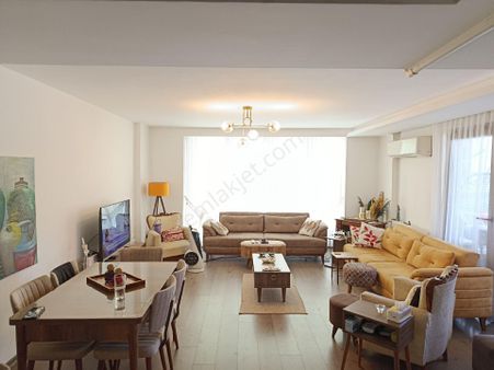 Kusadası Merkezde Havuzlu Güvenlikli Sitede 3+1