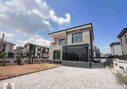 Hekimköy Bulvarına Yürüme Mesafeli Bağımsız 4+1 Dublex Bahçeli Lüx Villa