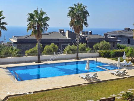 Kuşadası K.denizinde Eşsiz Güzellikte Eşyalı 3+1 Bahçe Dublex