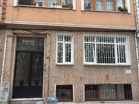 Fatih Şehremini Yüksek Giriş Satılık 2+1 Daire