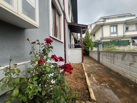 Kocaali Merkez Sahilde 3+1 Mutfak Ayrı Geniş Tripleks Villa