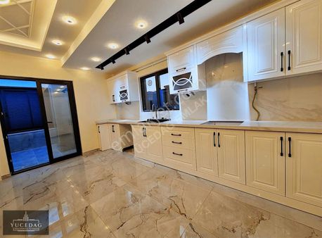 Güvenevler Yeni Nesil Ultra Lüks Bahçeli Satılık Villa...