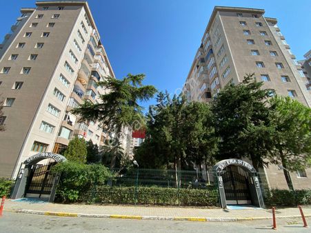 Beylikdüzü Barış Mahallesinde Merkezde 3+1 3 Kat Site İçi