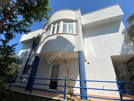 Dünya Emlaktan Güzelçamlı Da Denize Yakın Bahçeli Yazlık