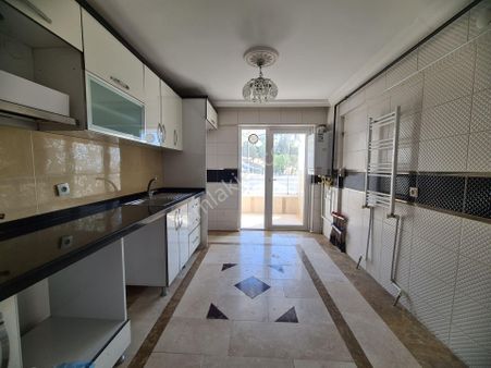 Yükseltepe'de Cadde Üzeri Okul - Park Karşısı Kiralık Arakat 3+1