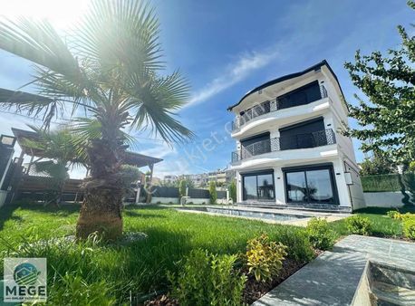 Megeden Yeniçiftlikte Satılık 4+1 Havuzlu Villa