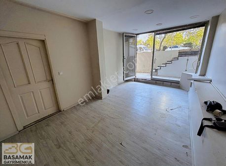 Basamak Gayrimenkul'den Esenler Gazi Caddesinde Kiralık Dükkan