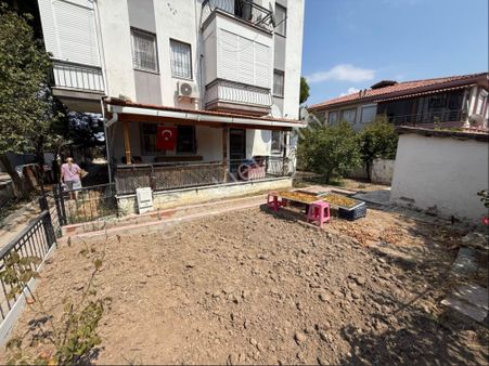 Yeni Foça'da Denize 150m Müstakil Bahçeli 2+1 Satılık Daire