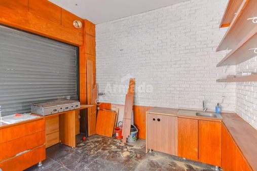 Kuşadası Barlar Sokağında Fırsat Fiyata Dükkan