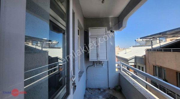 Karayolları Durağinda Önü Kapanmaz Geniş Daire.