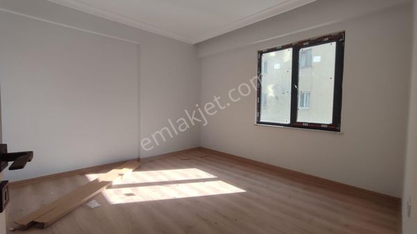 Acil Satılık Zeytinburnu Nuripaşada Yeni Daire 2+1 2.kat
