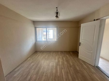 Çalışkan_dan Aydın Mahallesin'de 1+1 Geniş Kiralık Daire.