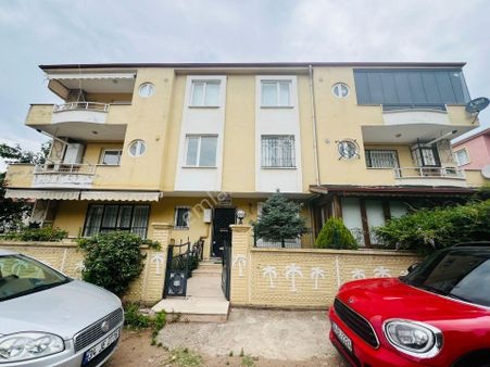 Karasu Çiğdem Emlaktan...yalı Da Ara Kat 2+1...denize Çok Yakın