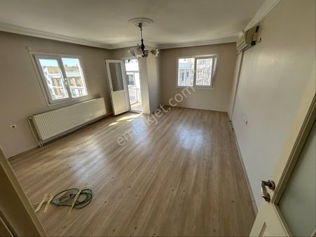 Buca Üçkuyular’da Satılık 3 + 1 Daire