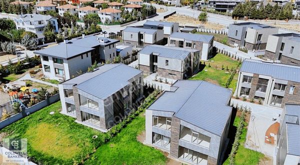 Gölbaşı Karşıyaka Nesibe Aydın Yakını 5+1 Satılık Villa