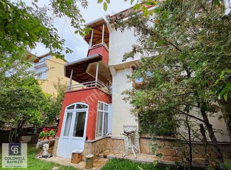 Gölbaşı Gökkuşağı Sitesinde Satılık Triplex Köşe Villa