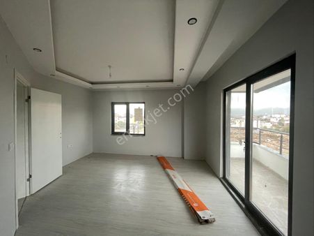 Derince”de Yürüyerek Merkeze 5 Dakika: Teraslı 3+1 Dubleks