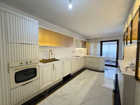 Etlik'de Site İçin'de 6+1 260m2 Net Mobilyalı Mega Lüks Yapılı