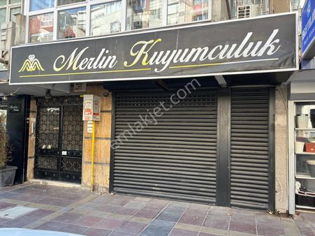 Küçükyalı Mithatpaşa Caddesi Cepheli Dükkan