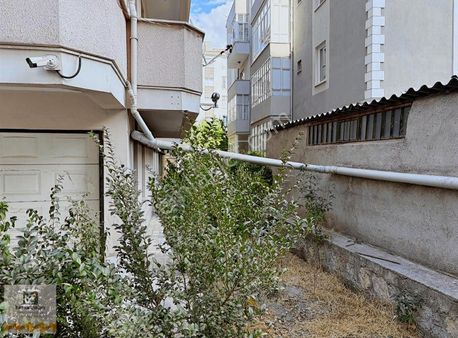 Bahçeli Evlerde Satılık 4+1 Daire