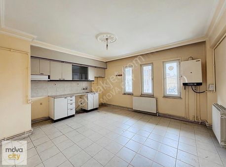 Alaybey Sokakta 2+1 Satılık Daire