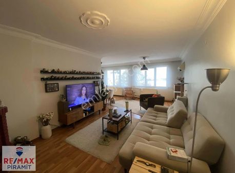 Acıbadem Şehit Fethi Sokakta 120 M², Şömineli Ve Önü Açık