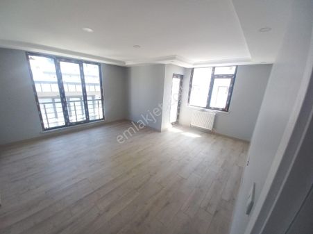 Küçükçekmece Cennet Mah. Satılık Otoparklı 200 M2 Dubleks Metrobüse 2 Dak