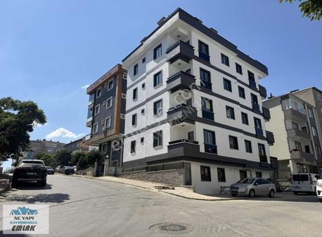 Çekmeköy De Satılık 2+1 Sıfır Daire 85 M2 Ara Katta