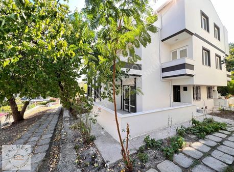 Marmaris Beldibi'nde Yücelen'e Yakın Bahçeli 4+1 Kiralık Villa
