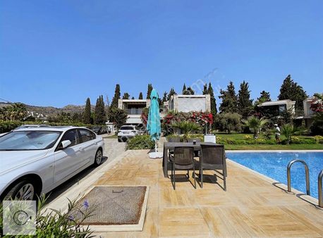 Ortakent Yahşı Denize Çok Yakın Havuzlu Sitede 3+1 Kiralık Daire