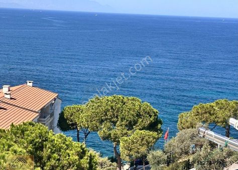 Kuşadası Kadınlar Denizi Mah. Denize Sıfır Full Eşyalı Satılık 2+1 Daire