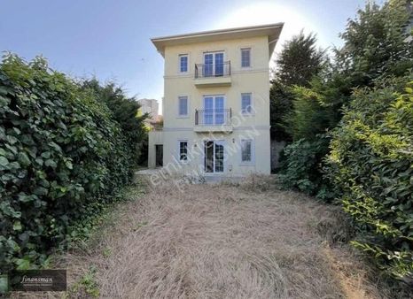 Finansman'dan..tam Müstakil..havuz Manzaralı..trıplex Villa